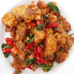 กะเพราไก่กรอบราดข้าว