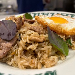ข้าวกะเพราเนื้อคลุก275Stir fried Beef Holy Basil with rice