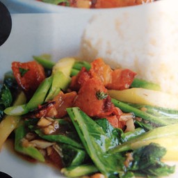 ข้าวคะน้าหมูกรอบ