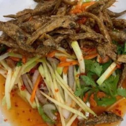 ตำมะม่วงปลากรอบ