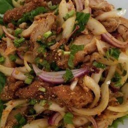 ลาบไก่กรอบราดข้าว