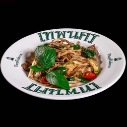 เส้นเล็กขี้เมาเนื้อ Stir Spicy fried Thin noodles with Beef and holy basil leaves
