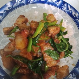 พริกแกงหมูกรอบ