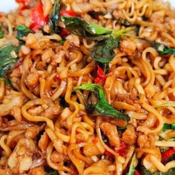 กระเพรามาม่าไก่