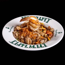 เส้นใหญ่ไฟแดงกุ้ง Stir fried flat noodle with Prawn