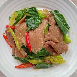 ข้าวราดกะเพราคะน้าหมูหมัก