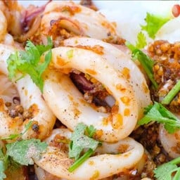 (กับข้าว) ปลาหมึกทอดกระเทียม