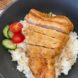 56.ข้าวราดหมูทอดกระเทียมกรอบ