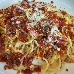 40.สปาเก็ตตี้ผัดพริกแห้งเบคอน,ไก่,หมู,เนื้ิอ