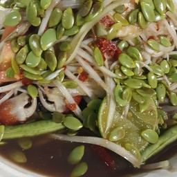 ตำปูปลาร้าโรยกระถิน