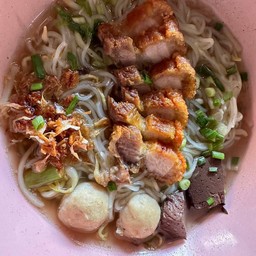 ก๋วยเตี๋ยวหมูกรอบน้ำใส
