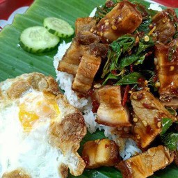 กะเพราหมูกรอบ