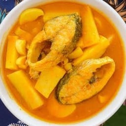 แกงส้มปลากระพงยอดมะพร้าว