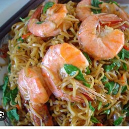 กระเพรามาม่ากุ้ง