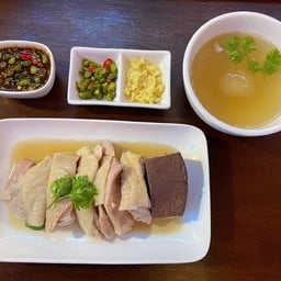 ตี๋น้อยคชินข้าวมันไก่สิงคโปร์&ก๋วยเตี๋ยวหมูตุ๋นเอ็นแก้ว