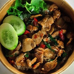 กระเพราหมู 3 ชั้นสไลด์