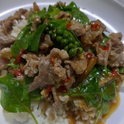 ผัดฉ่าเนื้อราดข้าว (ที่ร้านใช้เนื้อติดมันเท่านั้นค่ะ)