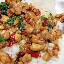 กระเพราไก่ ราดข้าว