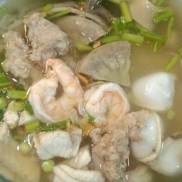 ข้วต้มทะเลรวมหมูุเครื่องใน