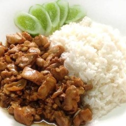 เนื้อผัดน้ำมันหอยราดข้าว