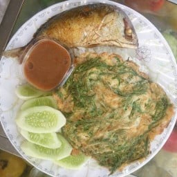 ป้าพรผลไม้สด & ข้าวน้ำพริกปลาทู