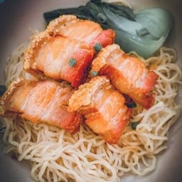 บะหมี่หมูกรอบ