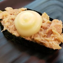ข้าวปั้นหน้าสลัดทูน่า