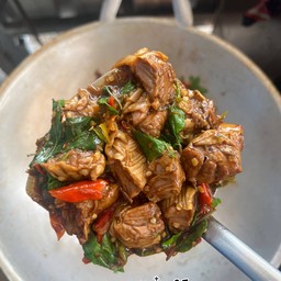 ผัดกะเพราหมูเปื่อย