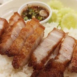 ข้าวหมูสามชั้นทอดน้ำจิ้มแจ่ว + เป๊ปซี่แก้วถัง