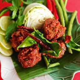 ลาบหมูทอดรสแซ่บ