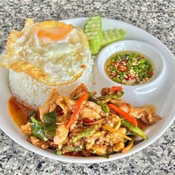 ข้าวราด ผัดพริกแกง  ဖက်ဖိတ်ကင် ထမင်း