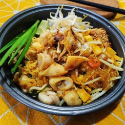 ผัดไทยวุ้นเส้นทะเล