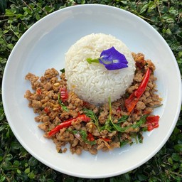 กระเพราหมูสับ (ราดข้าว)