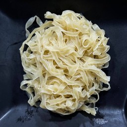 บะหมี่เส้นแบนลวก