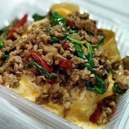 ข้าวกะเพราหมูสับไข่ข้น