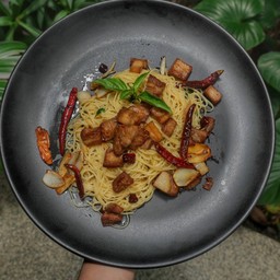 หมูกรอบปลอมผัดพริกกระเทียมคาเปลินี