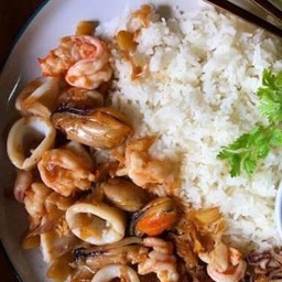 ข้าวทะเลกระเทียม(ราดข้าว)