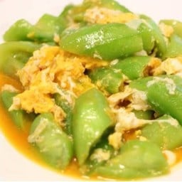 บวบผัดไข่เป็นกับ