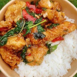 ข้าวกะเพราไก่ทอดคาราเกะ