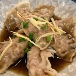 เกี๊ยวหมูราดซีอิ้ว