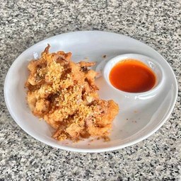 หนวด ปีกหมึกทอดกระเทียม