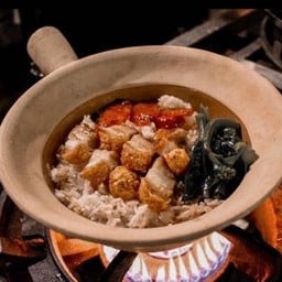 ข้าวหมูกรอบอบหม้อดิน