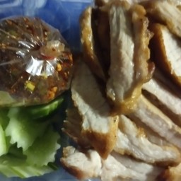 ข้าวหมูทอดน้ำจิ้มแจ่ว