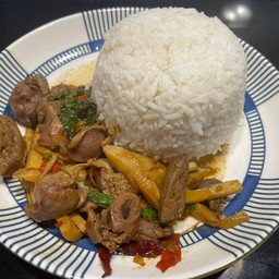 กระเพราเครื่องในไก่หน่อไม้