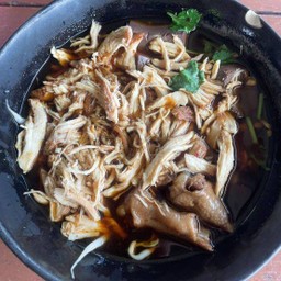 ก๋วยเตี๋ยวไก่เนื้อล้วน