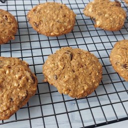 คุกกี้ข้าวโอ๊ค เม็ดมะม่วงและลูกเกด