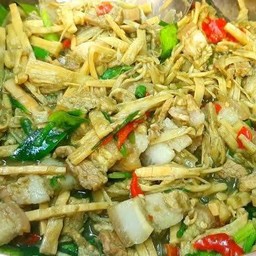 หมกหน่อไม้ใส่กระดูกอ่อน