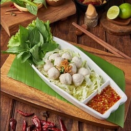 ลูกชิ้นหมูลวกจิ้ม