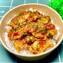 ข้าวพริกแกงหมูชิ้น