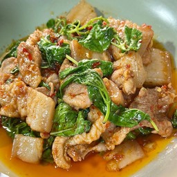 กะเพราหมูสามชั้น(กับข้าว)